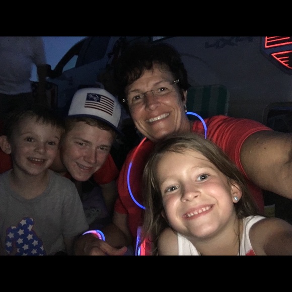 Meet your Posher, Sue - Picture 2 of 3